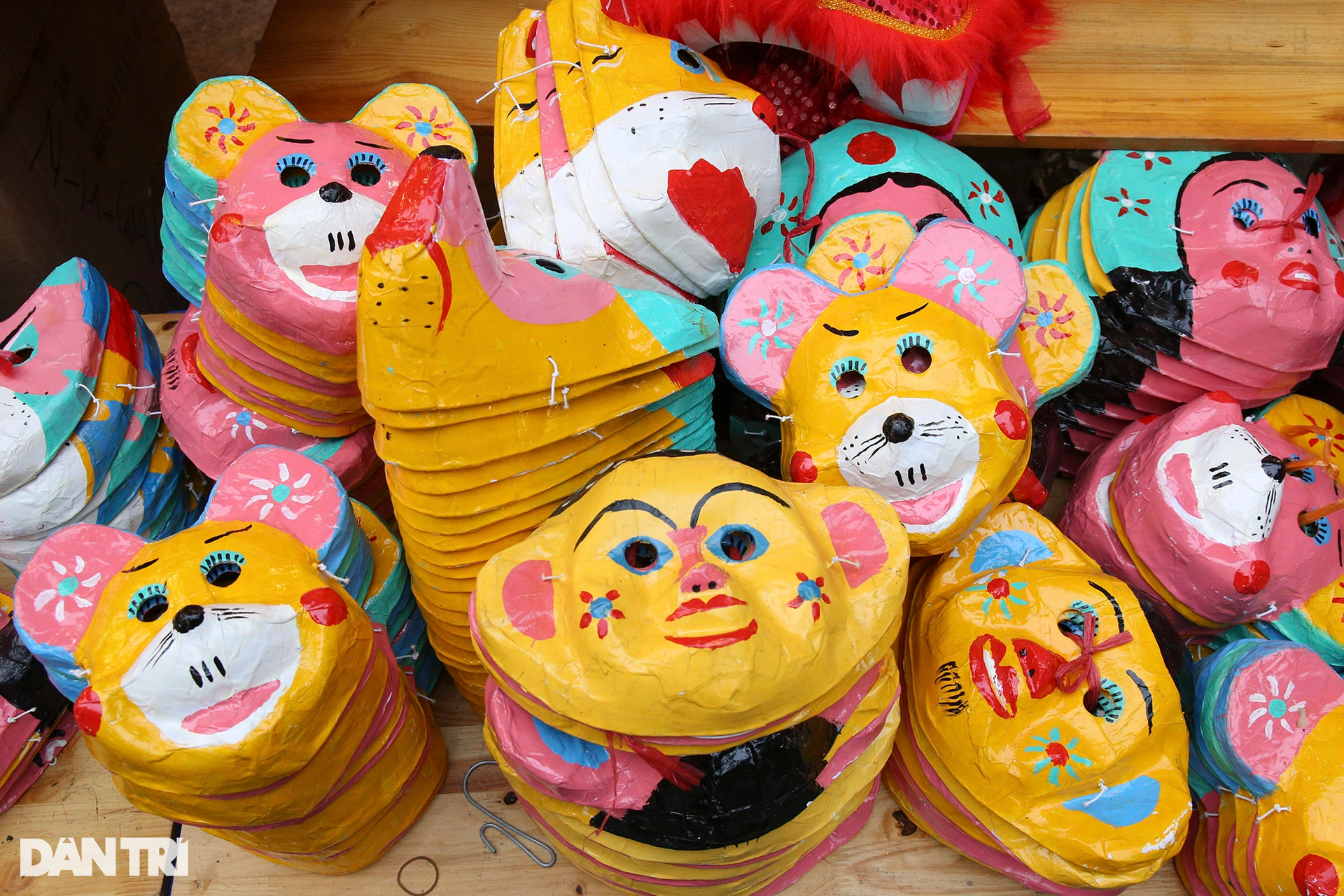 Chợ Trung thu Hàng Mã bắt đầu sôi động hấp dẫn giới trẻ - 8 Chợ Trung thu Hàng Mã bắt đầu sôi động hấp dẫn giới trẻ - 8