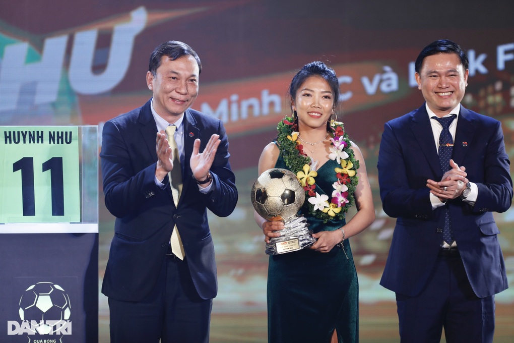 Văn Quyết giành Quả bóng vàng Việt Nam 2022 - 2 Văn Quyết giành Quả bóng vàng Việt Nam 2022 - 2