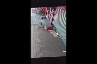 Người đàn ông vô gia cư thoát chết may mắn đến khó tin