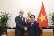Cựu Thủ tướng Pháp ấn tượng trước sự phát triển mạnh mẽ của Việt Nam
