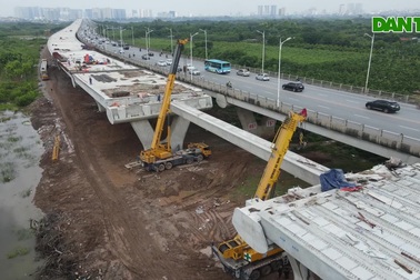 Cận cảnh hợp long nhịp cầu cạn cuối cùng tại dự án cầu Vĩnh Tuy giai đoạn 2