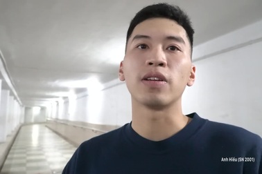 Trời lạnh buốt, người dân tập thể dục dưới hầm đi bộ