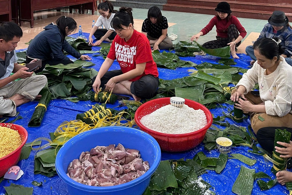Người dân vùng lũ thiếu quần áo, Công an tỉnh Đắk Lắk vận động quyên góp - 3