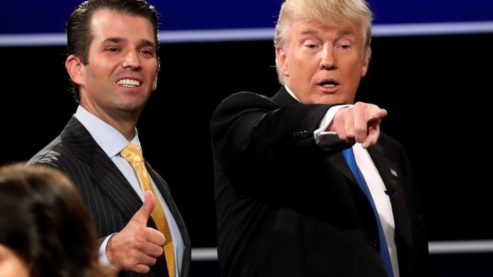 Con trai ông Trump đăng video chế nhạo cú ngã của Tổng thống Biden - 1 Con trai ông Trump đăng video chế nhạo cú ngã của Tổng thống Biden - 1