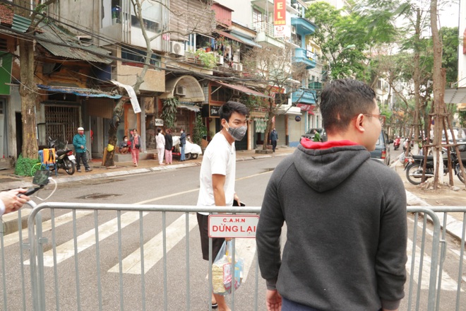 Phố Trúc Bạch: Cách ly, khử trùng và được tiếp tế nhu yếu phẩm - 14 Phố Trúc Bạch: Cách ly, khử trùng và được tiếp tế nhu yếu phẩm - 14
