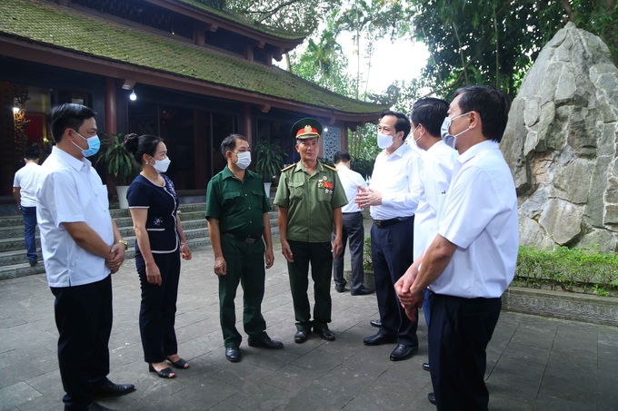 Bộ trưởng Đào Ngọc Dung dâng hương tưởng niệm các anh hùng, liệt sĩ tại Thái Nguyên  - Ảnh 3.