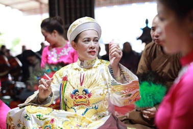 Bộ Văn hoá “cấm” tổ chức hầu đồng dưới dạng loại hình ca nhạc đường phố