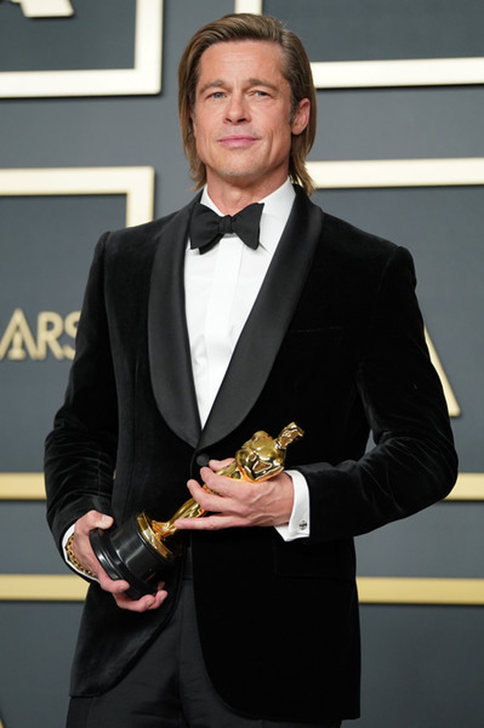 Brad Pitt rạng rỡ bên tượng vàng Oscar - 2 Brad Pitt rạng rỡ bên tượng vàng Oscar - 2