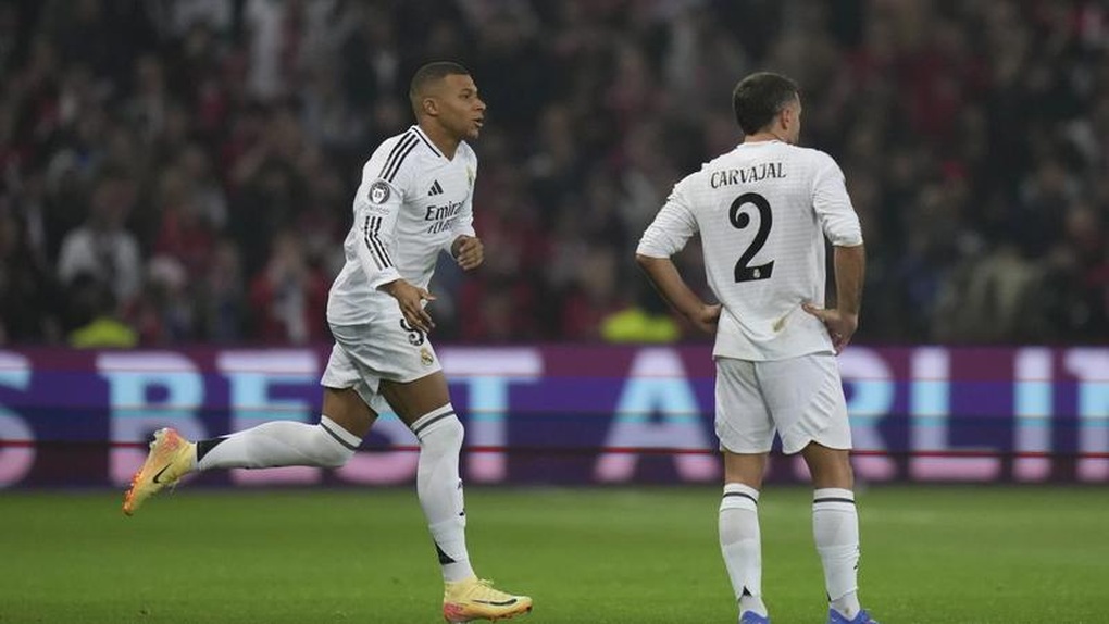 Mbappe bị dàn sao Real Madrid phớt lờ, người hâm mộ lo lắng - 3