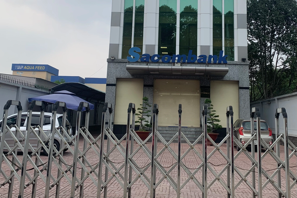 Kẻ cầm súng cướp ngân hàng bị khởi tố tội Giết người và Cướp tài sản - 2 Kẻ cầm súng cướp ngân hàng bị khởi tố tội Giết người và Cướp tài sản - 2