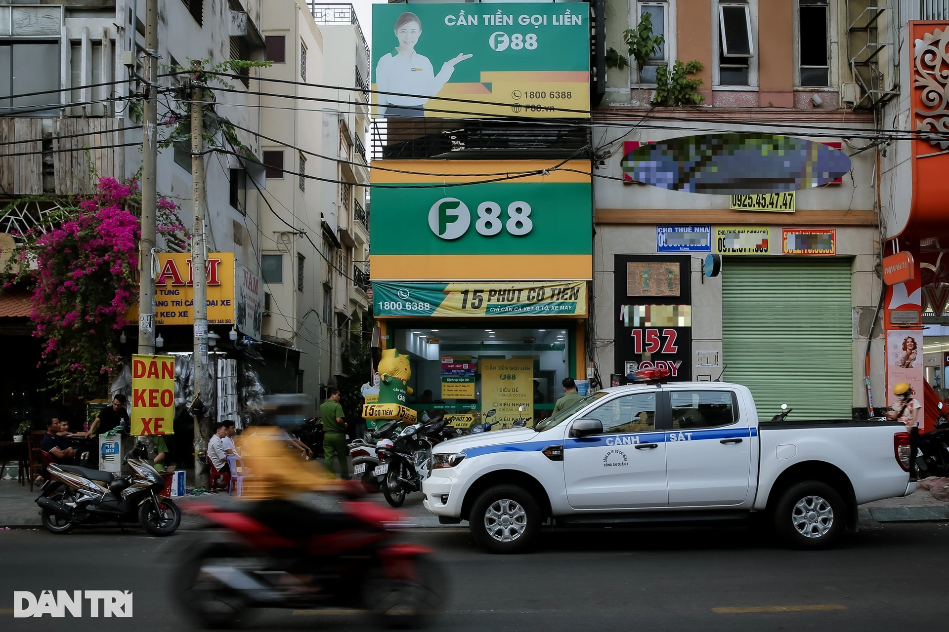 Cảnh sát khám xét hàng loạt chi nhánh Công ty F88 ở TPHCM - 1 Cảnh sát khám xét hàng loạt chi nhánh Công ty F88 ở TPHCM - 1