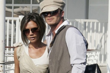 Vợ chồng Beckham bán quần áo hàng hiệu làm từ thiện