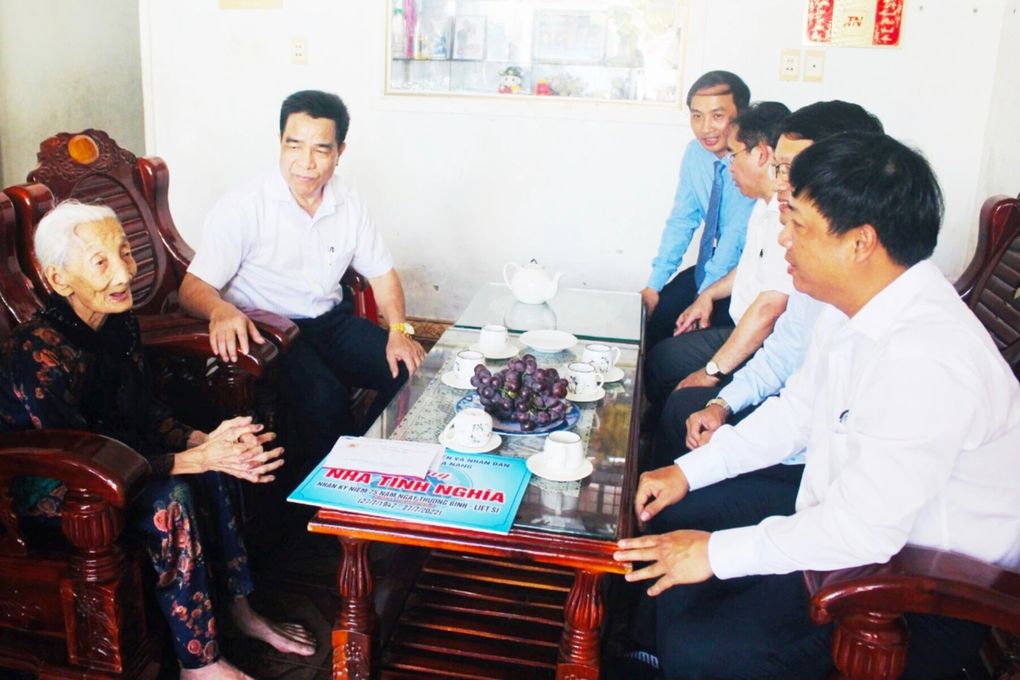 Đà Nẵng tặng 75 nhà tình nghĩa đến người có công cách mạng tại Quảng Nam - 2 Đà Nẵng tặng 75 nhà tình nghĩa đến người có công cách mạng tại Quảng Nam - 2