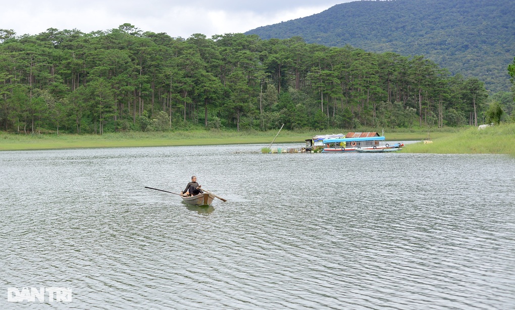 Người Mẫu Ảnh Bất Đắc Dĩ: Lão Đánh Cá 69 Tuổi Trở Thành Nàng Thơ Nghệ Thuật