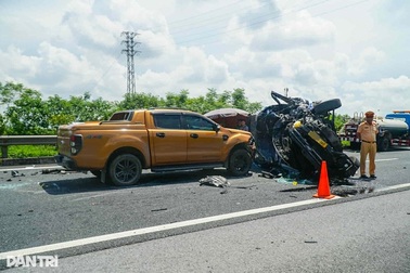 Limousine tông xe tưới cây trên cao tốc: Trách nhiệm của 2 tài xế ra sao?