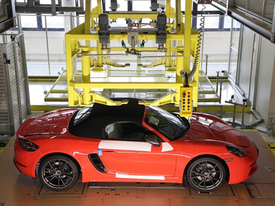 Khách hàng có thể xem Porsche sản xuất xe mình đặt mua qua điện thoại - 8 Khách hàng có thể xem Porsche sản xuất xe mình đặt mua qua điện thoại - 8