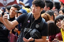 Xuân Trường tiếp tục “mất tích” trong chiến thắng của Buriram United