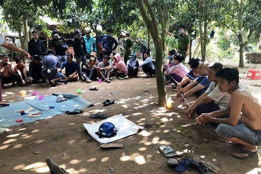 Công an triệt xóa sới bạc có nhiều lớp canh đường, bắt giữ 31 đối tượng