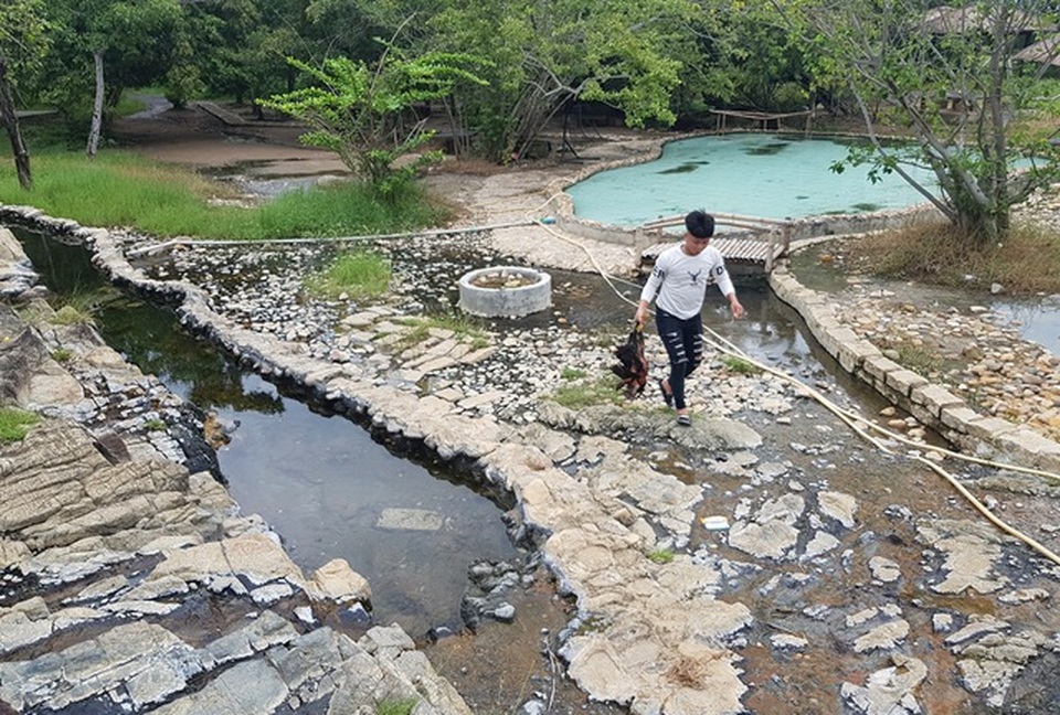 Mỏ khoáng nóng lãng phí hơn 10 năm, Chủ tịch Khánh Hòa chỉ đạo dẹp - 1 Mỏ khoáng nóng lãng phí hơn 10 năm, Chủ tịch Khánh Hòa chỉ đạo dẹp - 1