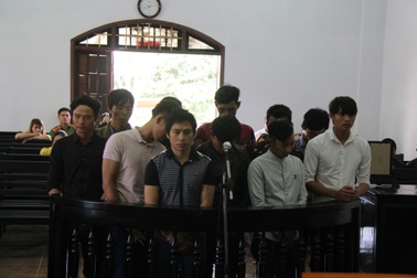 Hai nhóm thanh niên ẩu đả chết người vì... một lời cảm ơn