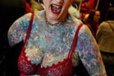 Xăm từ đỉnh đầu đến gót chân