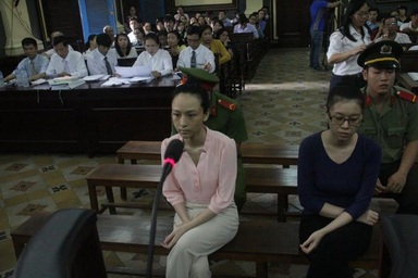 Lời khai của hoa hậu Phương Nga và Cao Toàn Mỹ giống nhau: Do điều tra viên?