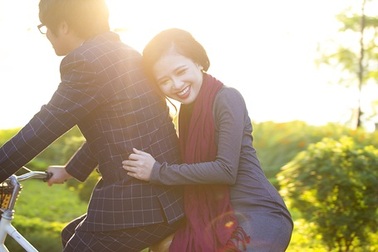 Bùi Anh Tuấn “cặp kè” Dương Hoàng Yến