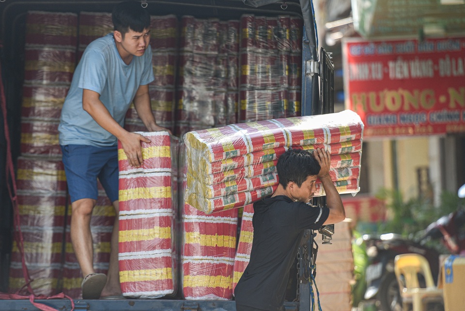 “Thủ phủ vàng mã” miền Bắc ế ẩm trong tháng cô hồn - 1 “Thủ phủ vàng mã” miền Bắc ế ẩm trong tháng cô hồn - 1