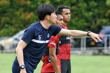 HLV Singapore quan tâm Malaysia hơn tuyển Việt Nam tại AFF Cup