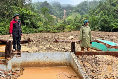 Sạt lở vùi lấp khu dân cư, cả thôn may mắn thoát nạn