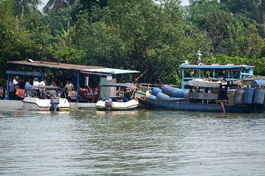 Vụ lật sà lan nghìn tấn: Tìm thấy 2 thi thể