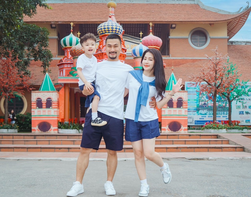 Duy Hưng tuổi 35: Giang hồ bặm trợn trên phim, ngoài đời thích làm việc nhà - 10 Duy Hưng tuổi 35: Giang hồ bặm trợn trên phim, ngoài đời thích làm việc nhà - 10