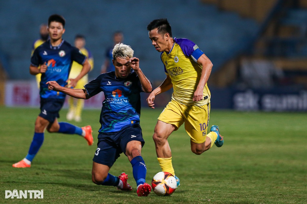 Xuân Mạnh mắc sai lầm, Hà Nội FC thua đau Bình Định tại Hàng Đẫy - 1 Xuân Mạnh mắc sai lầm, Hà Nội FC thua đau Bình Định tại Hàng Đẫy - 1