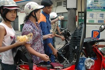 Xăng dầu lại báo lỗ