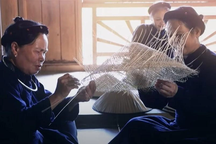 Nón lá cọ người Tày - Không chỉ là vật che mưa nắng