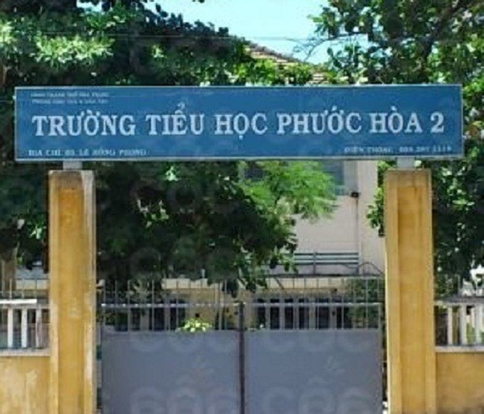 Khánh Hòa: Truy tìm gã đàn ông lạ đột nhập vào nhà vệ sinh trường học định dâm ô bé gái lớp 5 - Ảnh 1. Khánh Hòa: Truy tìm gã đàn ông lạ đột nhập vào nhà vệ sinh trường học định dâm ô bé gái lớp 5 - Ảnh 1.