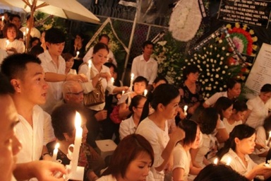 Nghẹn ngào khúc hát cuối vĩnh biệt Huỳnh Phúc Điền