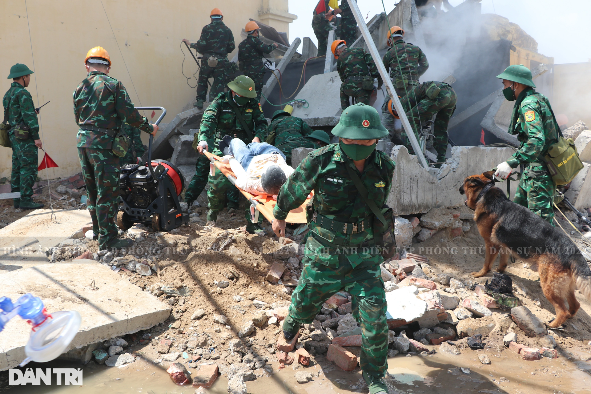 Giả định tình huống thảm họa cháy chung cư, hàng trăm người mắc kẹt - 17