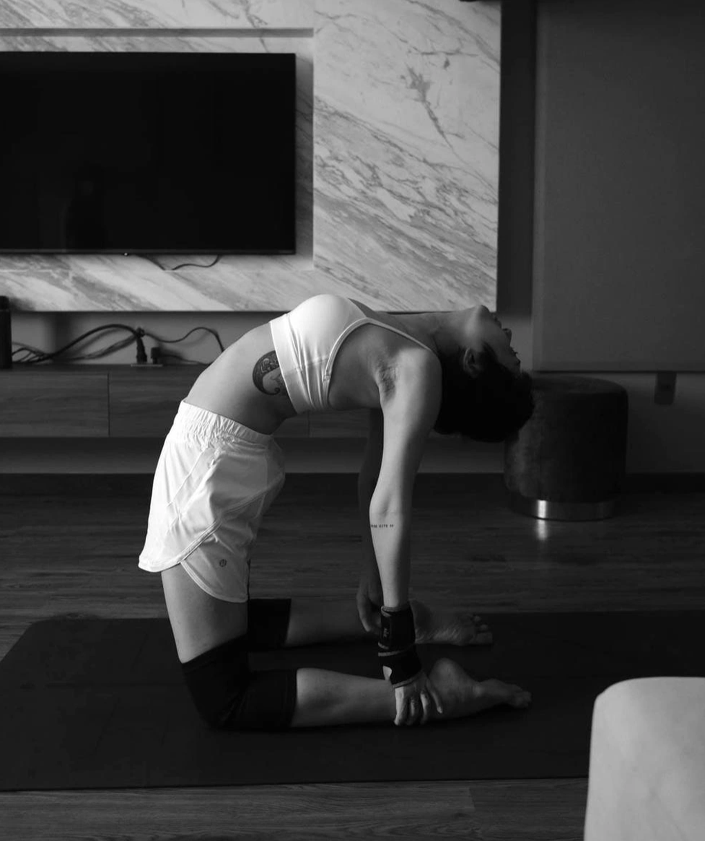 Bảo Anh duy trì vẻ gợi cảm, cân bằng áp lực cuộc sống nhờ yoga - 10 Bảo Anh duy trì vẻ gợi cảm, cân bằng áp lực cuộc sống nhờ yoga - 10
