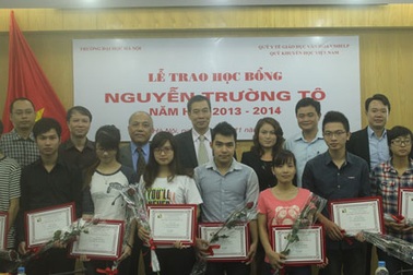 Thêm 10 suất học bổng Nguyễn Trường Tộ được trao đến ĐH Hà Nội