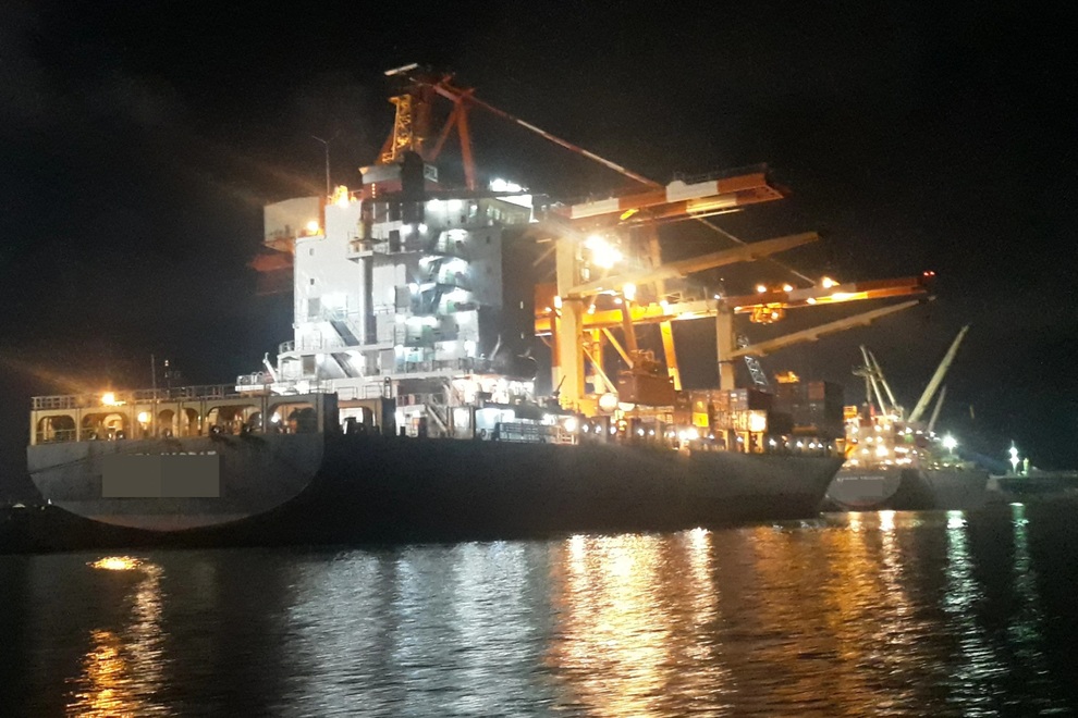 Bình Định: 4 thuyền viên trên tàu hàng từ Indonesia về mắc Covid-19 - 1 Bình Định: 4 thuyền viên trên tàu hàng từ Indonesia về mắc Covid-19 - 1