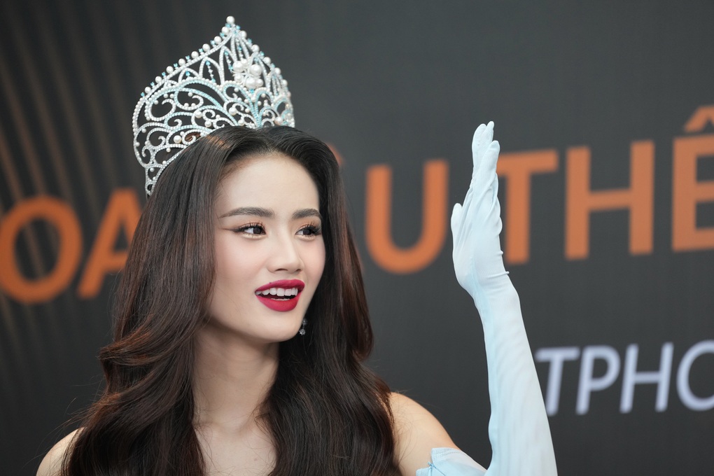 Hoa hậu Ý Nhi: Bạn trai tôi chân thành, tình cảm và ấm áp - 2 Hoa hậu Ý Nhi: Bạn trai tôi chân thành, tình cảm và ấm áp - 2
