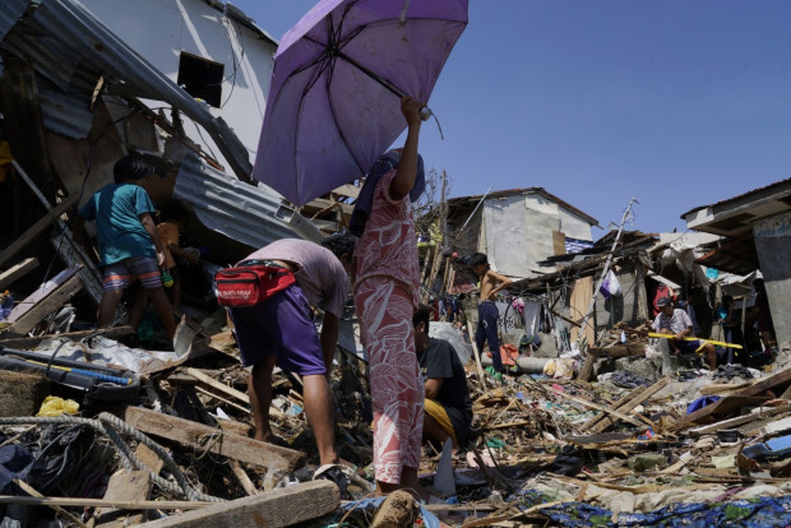 Philippines tan hoang vì siêu bão Rai, hơn 100 người thiệt mạng - 2 Philippines tan hoang vì siêu bão Rai, hơn 100 người thiệt mạng - 2