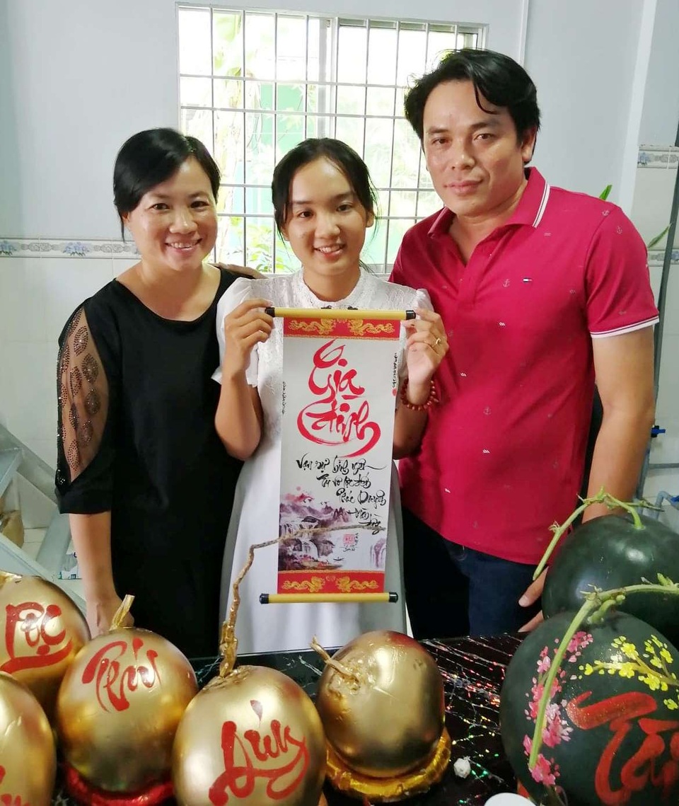 Nữ sinh Bạc Liêu đam mê “thổi hồn” vào thư pháp - 12 Nữ sinh Bạc Liêu đam mê “thổi hồn” vào thư pháp - 12