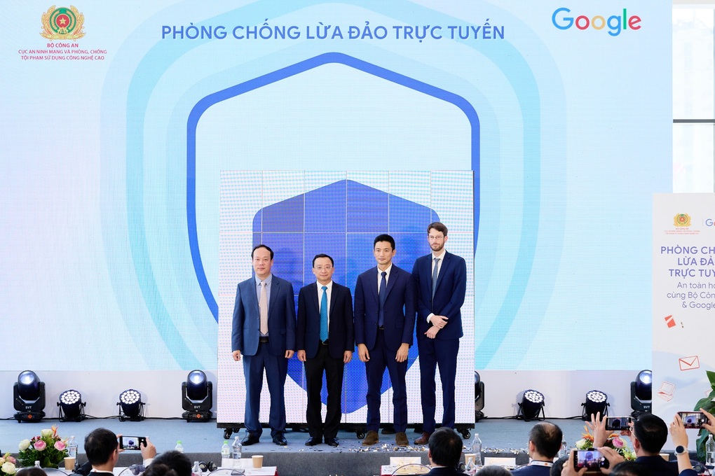 ក្រសួងសន្តិសុខសាធារណៈ និង Google ដាក់ចេញវិធានការប្រឆាំងការក្លែងបន្លំនៅក្នុងអ៊ីនធឺណេត - ១ Bộ Công an cùng Google triển khai phòng chống lừa đảo trên không gian mạng - 1