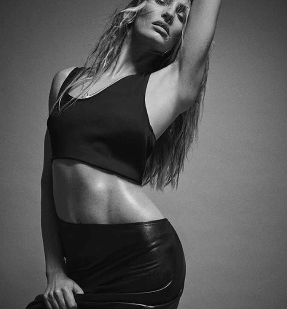 Ngưỡng mộ eo thon của siêu mẫu hai con Candice Swanepoel - 9 Ngưỡng mộ eo thon của siêu mẫu hai con Candice Swanepoel - 9