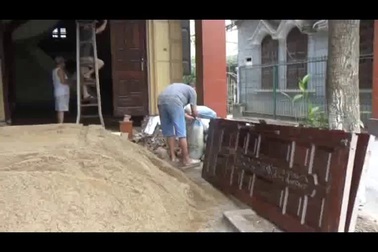 Dỡ mặt tiền, hạ nền nhà thích ứng với vỉa hè sau giải tỏa