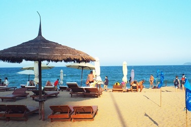 Nha Trang: Giảm diện tích đặt dù, ghế để phục vụ lợi ích cộng đồng