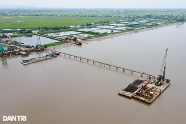 Đại công trường xây cầu vượt sông Đáy dài 1,2km nối Ninh Bình - Nam Định