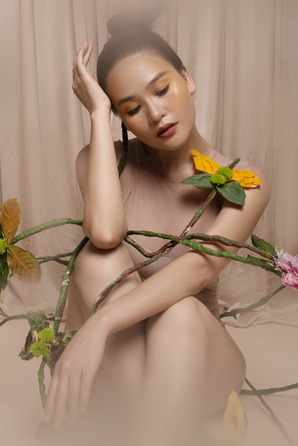 Ca sỹ Nhật Huyền “lột xác” trong bộ ảnh Ngũ hành hướng tới môi trường - 1 Ca sỹ Nhật Huyền “lột xác” trong bộ ảnh Ngũ hành hướng tới môi trường - 1